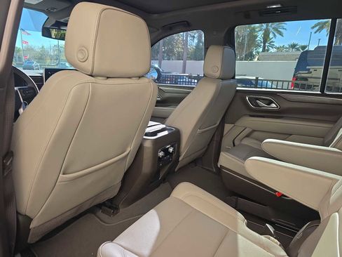 Used 2023 GMC Yukon SLT image 13