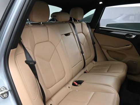 Certified 2022 Porsche Macan image 26