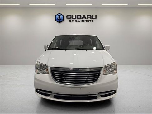 Used 2014 Chrysler Town & Country Touring image 8