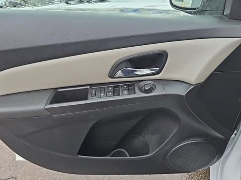 Used 2016 Chevrolet Cruze LT w/ Technology Package image 19