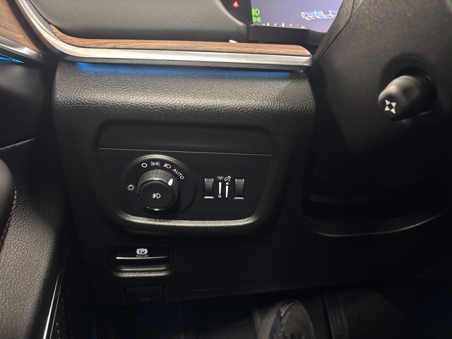 Used 2023 Jeep Grand Cherokee Summit w/ Luxury Tech Group V AWD/4WD image 40