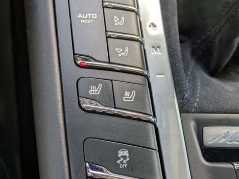 Used 2020 Porsche Macan Turbo image 32