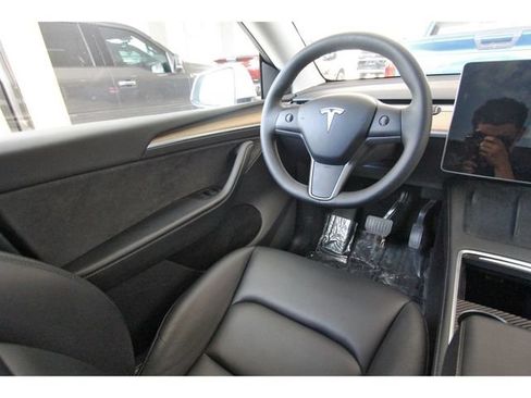 Used 2023 Tesla Model Y Long Range AWD/4WD image 7