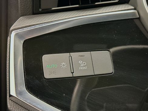 Used 2025 Audi Q3 2.0T Premium image 17