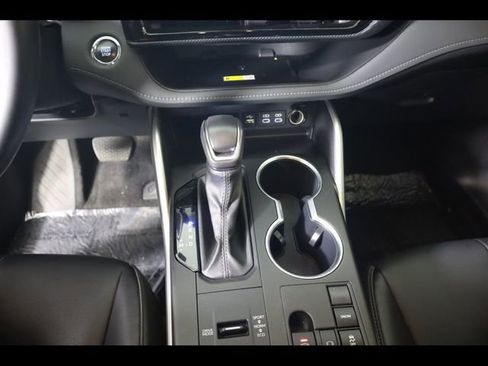 Used 2023 Toyota Highlander XSE FWD image 25