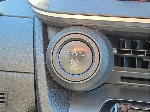 Used 2024 Toyota Prius LE image 31