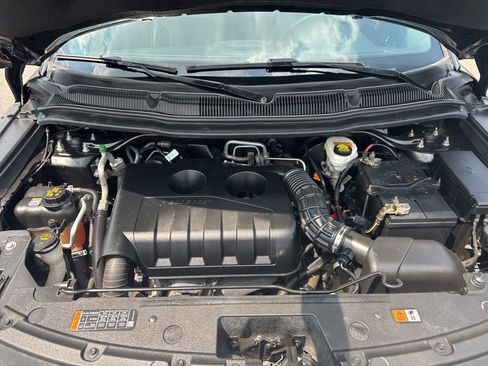 Used 2018 Ford Explorer XLT w/ Equipment Group 202A FWD image 11