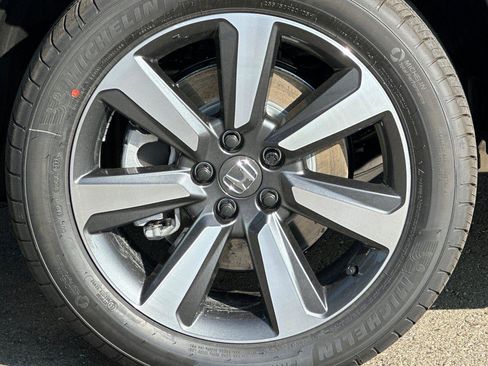 New 2025 Honda Pilot Touring image 36