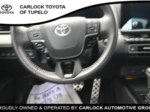 Used 2025 Toyota Camry SE w/ Convenience Package FWD image 28