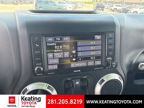 Used 2013 Jeep Wrangler Rubicon w/ PWR Convenience Group AWD/4WD image 16