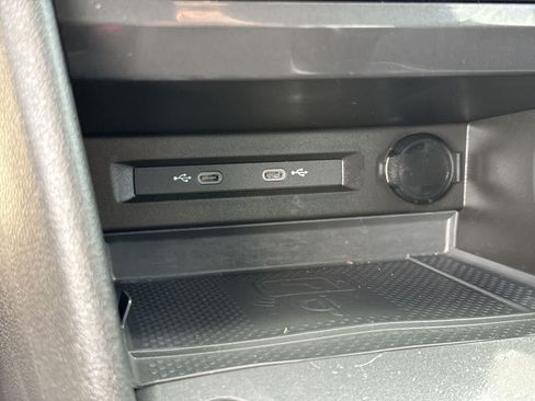 Certified 2023 Volkswagen Tiguan SE R-Line FWD image 38