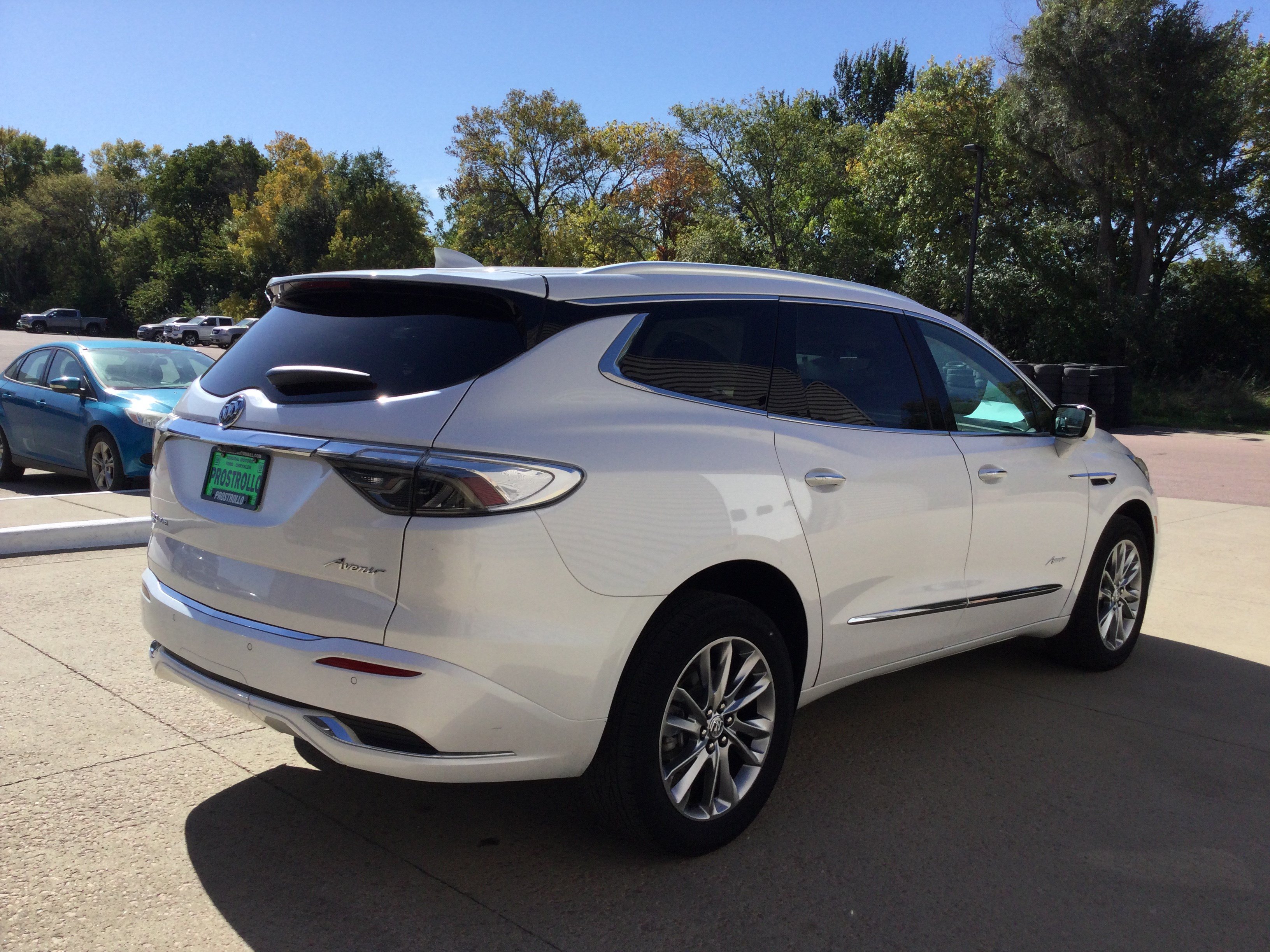 Used 2023 Buick Enclave Avenir w/ Avenir Technology Package AWD/4WD image 5