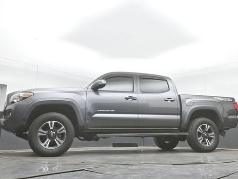 Used 2019 Toyota Tacoma TRD Off-Road AWD/4WD image 44