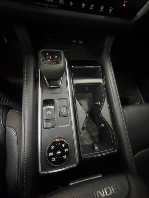 Used 2025 Nissan Pathfinder SL w/ SL Premium Package AWD/4WD image 21