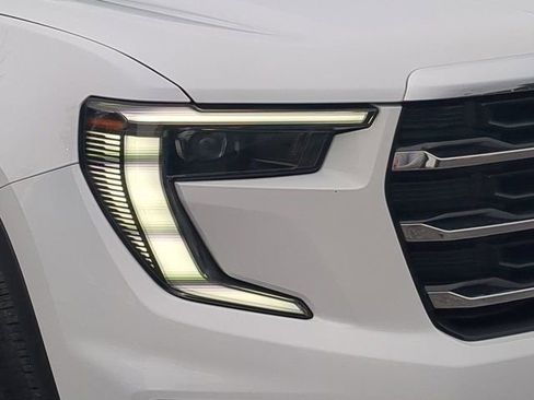 Used 2025 GMC Acadia Elevation image 10