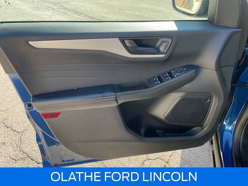 Used 2022 Ford Escape SE w/ SE Sport Appearance Package image 21