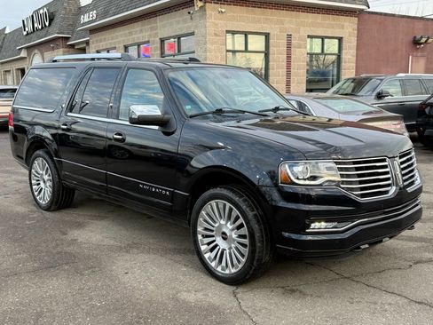 Used 2017 Lincoln Navigator L Select image 3