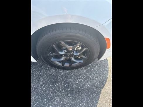 Used 2019 Chrysler Pacifica Touring-L Plus w/ Advanced Safetytec Group FWD image 17