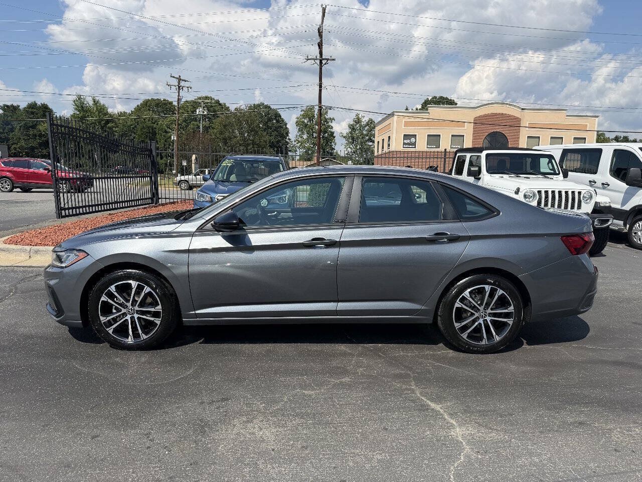 Used 2025 Volkswagen Jetta Sport FWD image 8