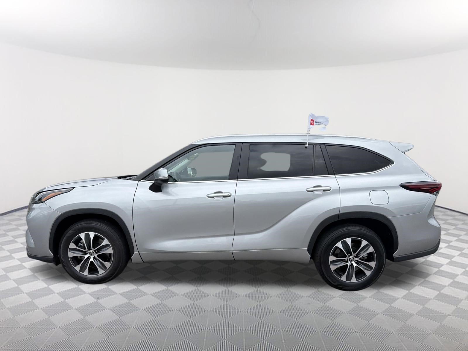 Certified 2025 Toyota Highlander XLE FWD image 13