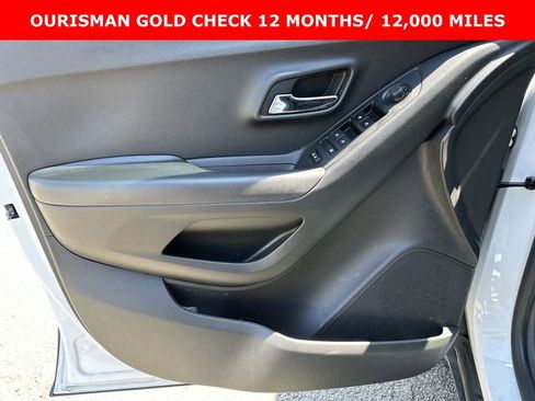 Used 2020 Chevrolet Trax LT w/ LT Convenience Package FWD image 17