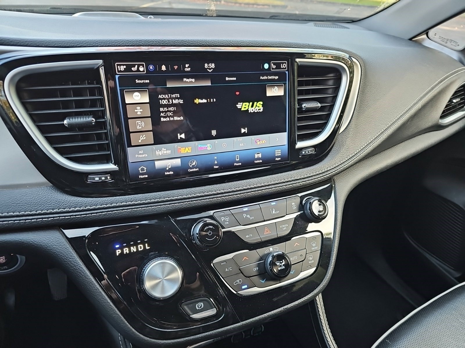 Used 2024 Chrysler Pacifica Premium FWD image 19