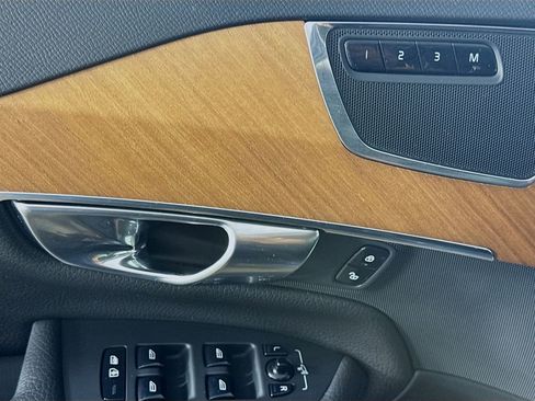 Used 2022 Volvo XC90 T6 Momentum w/ Advanced Package image 20