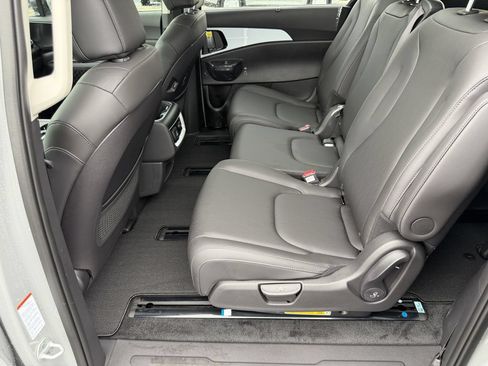 New 2026 Kia Carnival SX w/ SX Dark Edition Package FWD image 19