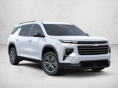New 2026 Chevrolet Traverse LT w/ Driver Confidence Package FWD image 2
