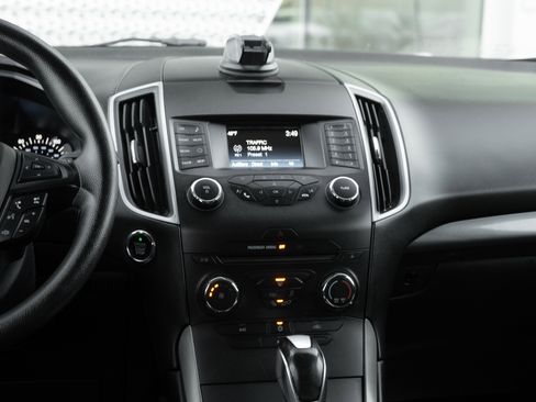 Used 2018 Ford Edge SE image 12