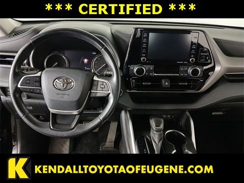 Certified 2022 Toyota Highlander XLE image 9