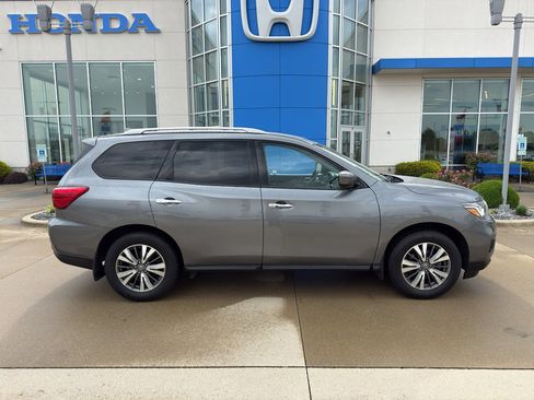 Used 2020 Nissan Pathfinder S AWD/4WD image 4