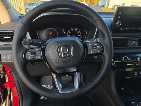 New 2025 Honda Pilot Touring image 18