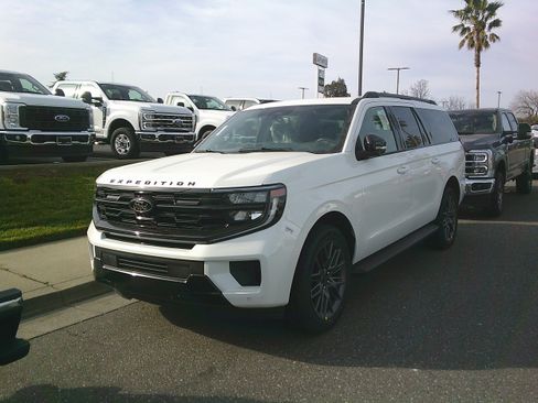 New 2026 Ford Expedition Max Platinum image 3