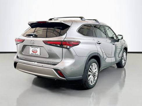 New 2026 Toyota Highlander Platinum AWD/4WD image 4