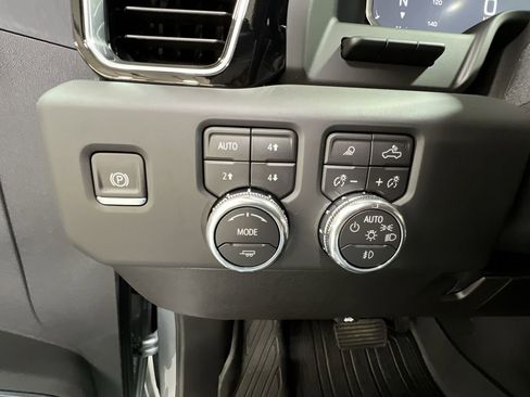 New 2026 GMC Sierra 3500 Denali w/ Denali Reserve Package image 18