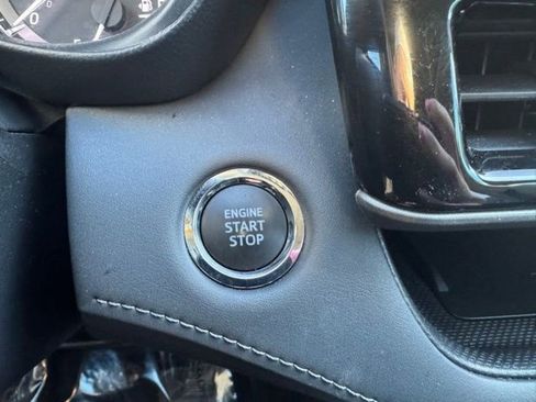 Used 2023 Toyota Highlander XLE AWD/4WD image 33