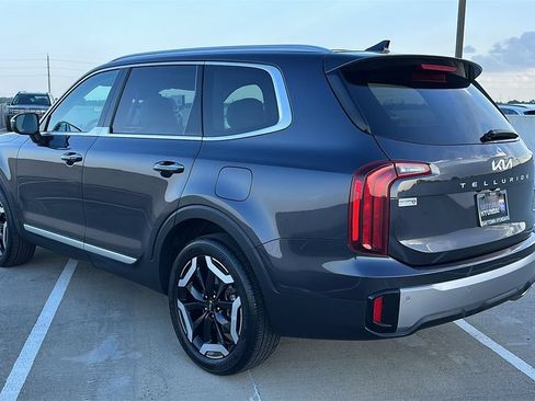 Used 2025 Kia Telluride S FWD image 11