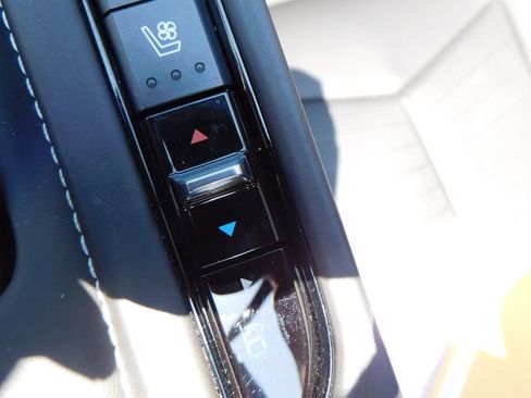 Used 2023 Chevrolet Corvette Stingray Premium Conv w/ Z51 Performance Package RWD image 24