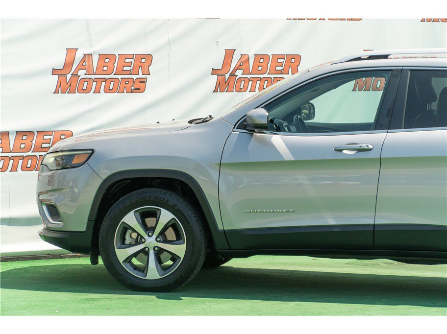Used 2020 Jeep Cherokee Limited AWD/4WD image 19