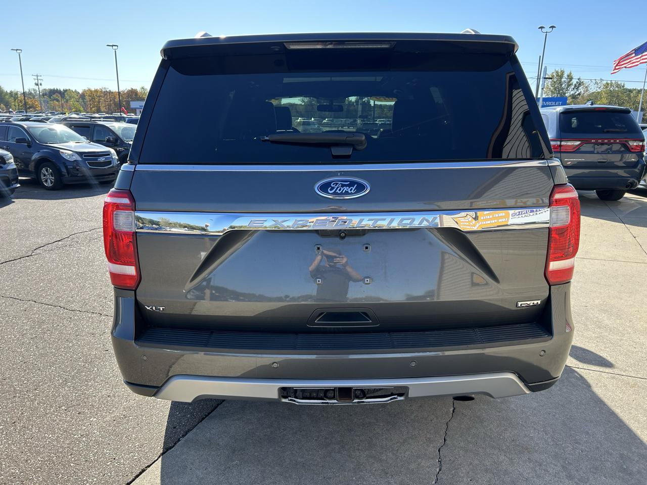Used 2019 Ford Expedition XLT w/ Equipment Group 202A AWD/4WD image 6