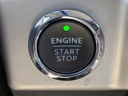 Certified 2024 Ford Expedition XLT image 27