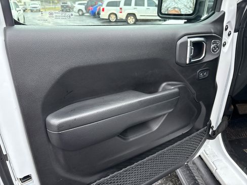 Used 2025 Jeep Wrangler Unlimited Sport image 8