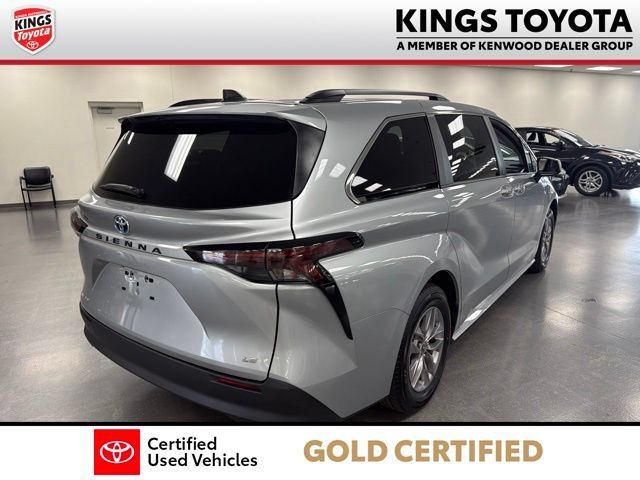 Used 2025 Toyota Sienna LE AWD/4WD image 8