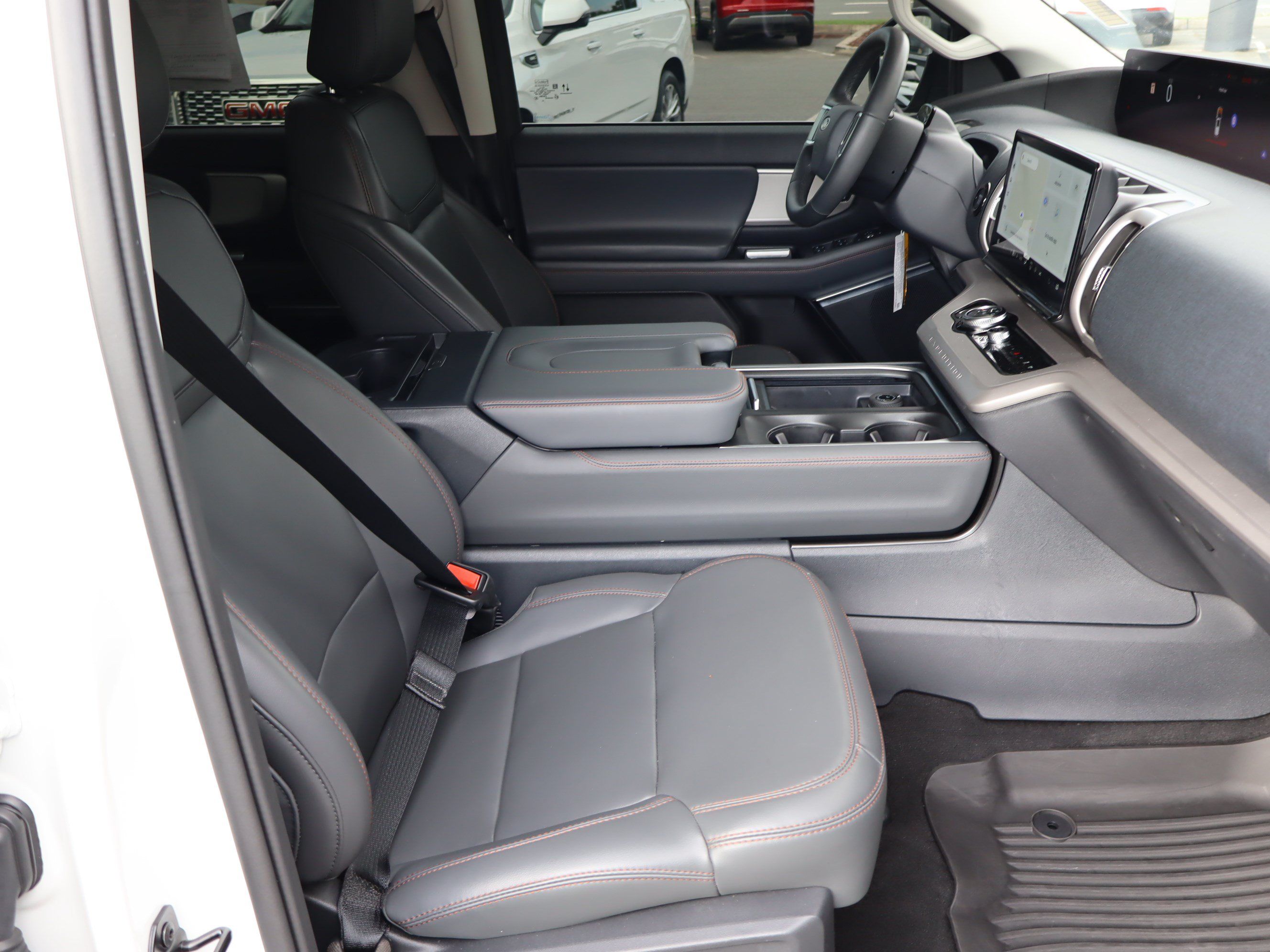Used 2025 Ford Expedition Active RWD image 41