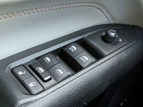 Used 2022 Jeep Compass Limited w/ Sun and Sound Group image 26