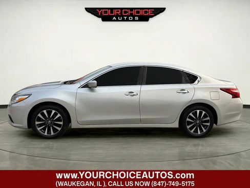 Used 2016 Nissan Altima 2.5 SV FWD image 2