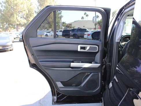 Used 2021 Ford Explorer XLT w/ Equipment Group 202A AWD/4WD image 14