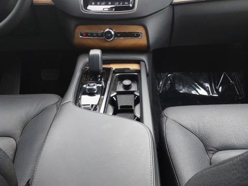 Used 2023 Volvo XC90 B5 Plus w/ Protection Package Premier AWD/4WD image 18
