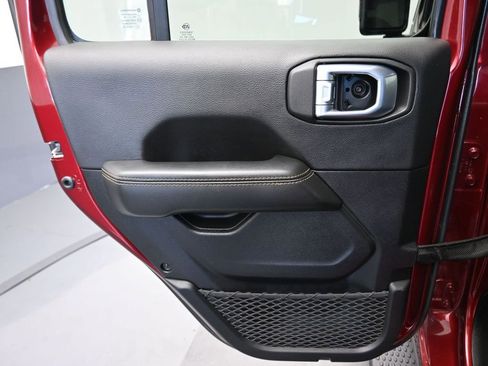 Used 2021 Jeep Wrangler Unlimited Sahara image 31